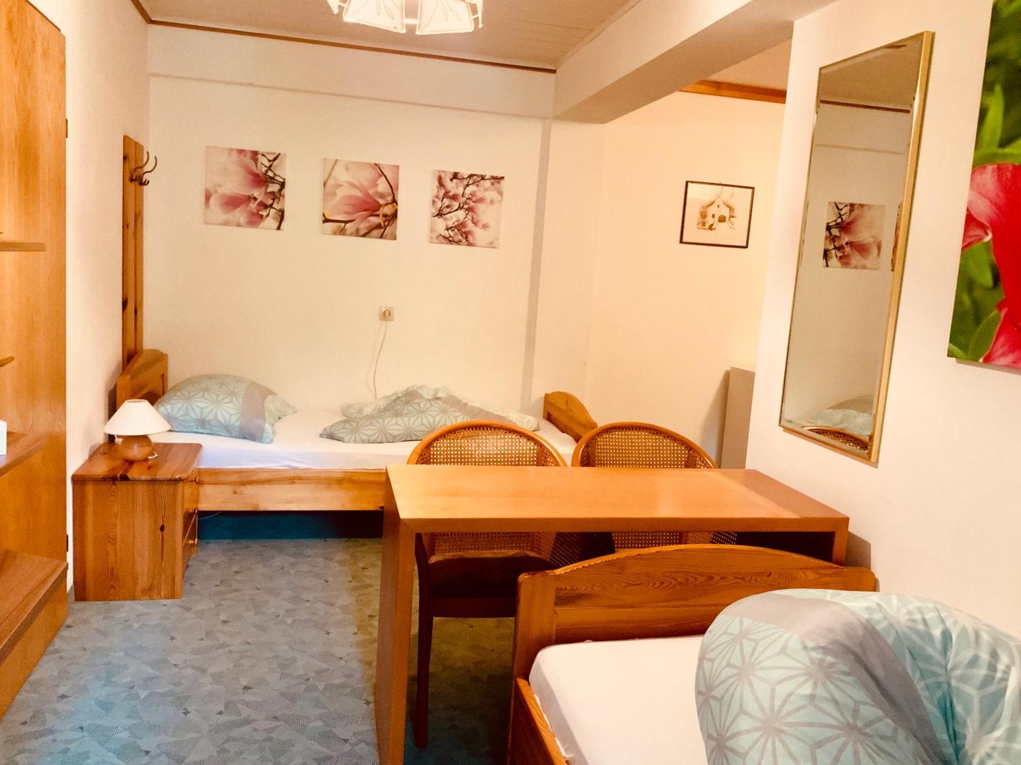 Motel Brunner Apartments & Zimmer 바트 아이젱카펠 객실 사진