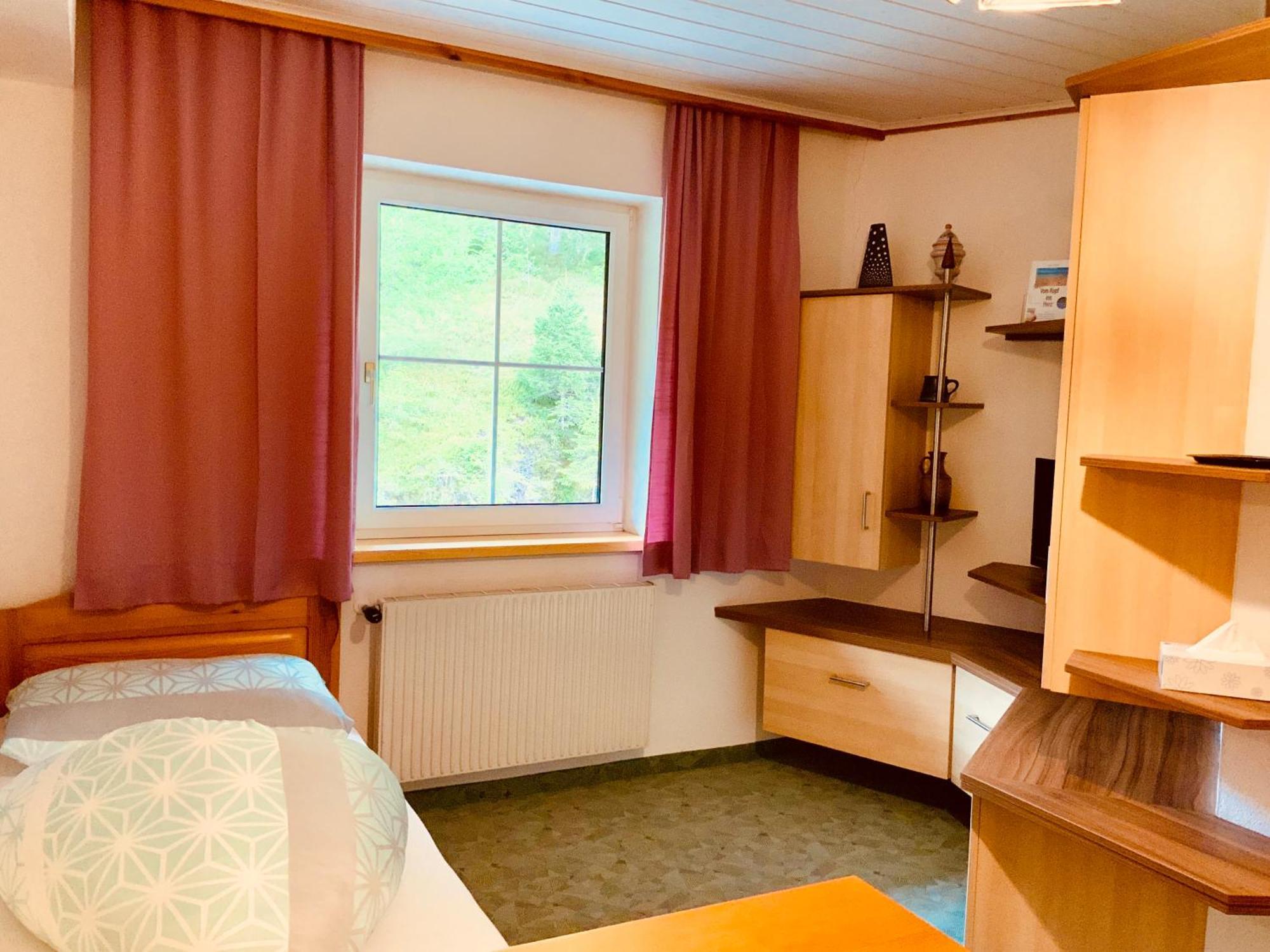 Motel Brunner Apartments & Zimmer 바트 아이젱카펠 객실 사진