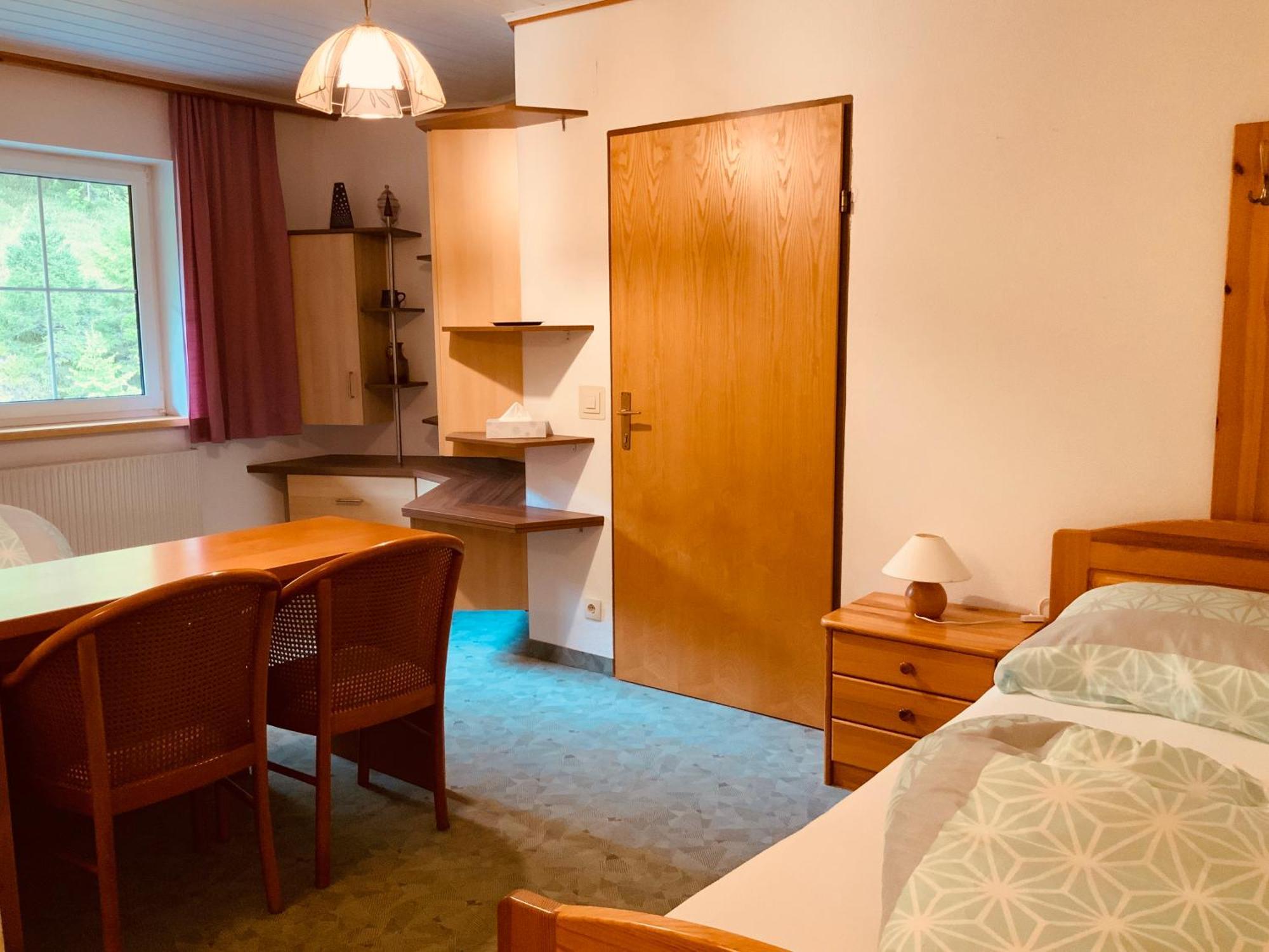 Motel Brunner Apartments & Zimmer 바트 아이젱카펠 객실 사진