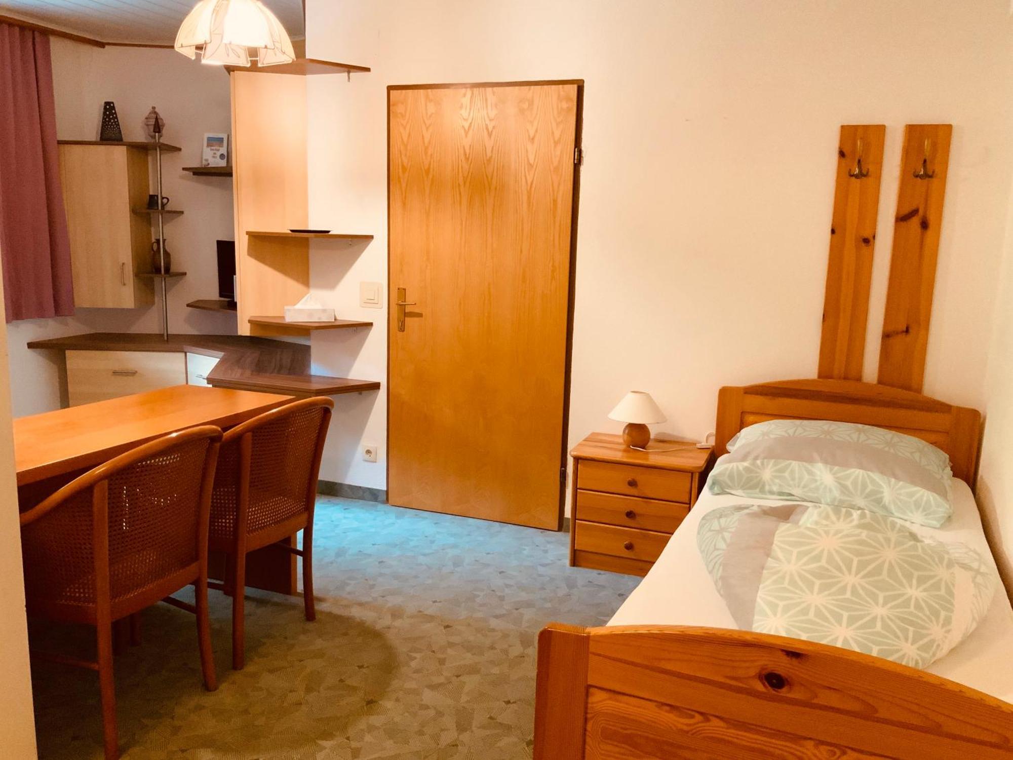 Motel Brunner Apartments & Zimmer 바트 아이젱카펠 객실 사진