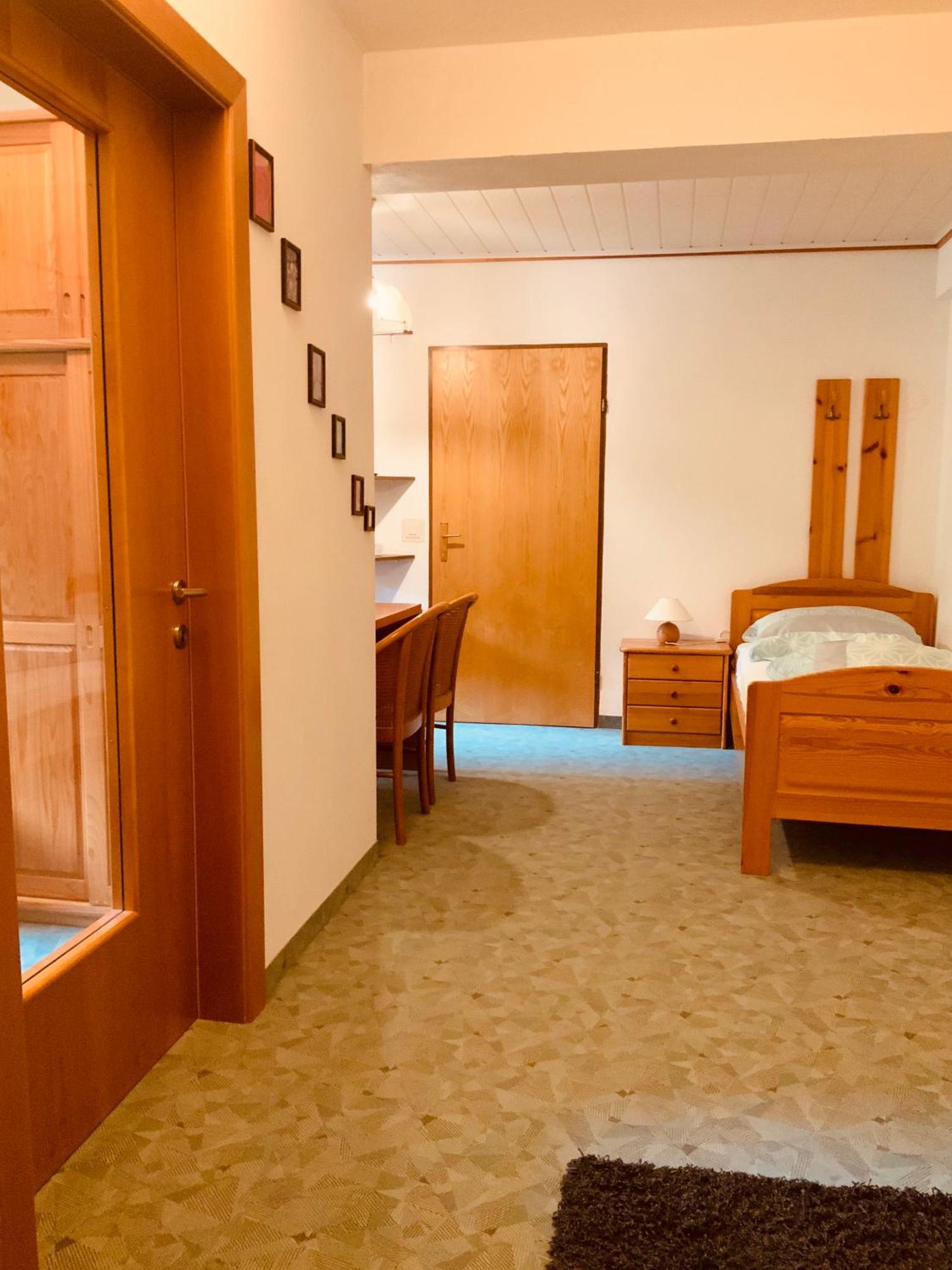 Motel Brunner Apartments & Zimmer 바트 아이젱카펠 객실 사진